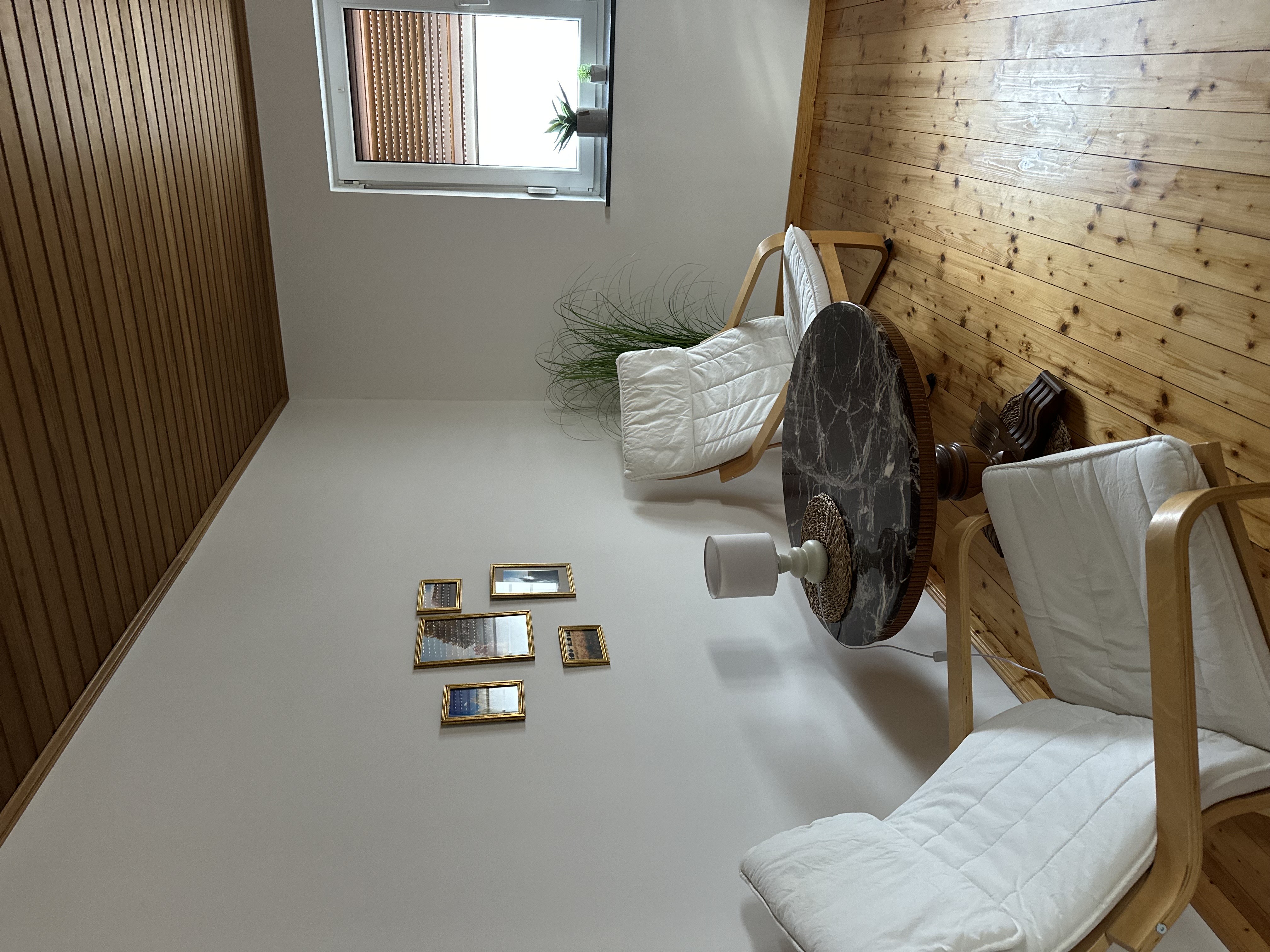 Wohnung 2 – Sitzecke mit Sesseln